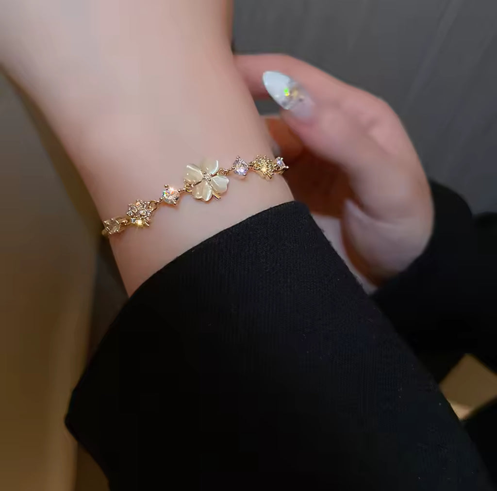 Kyra Flower Bracelet