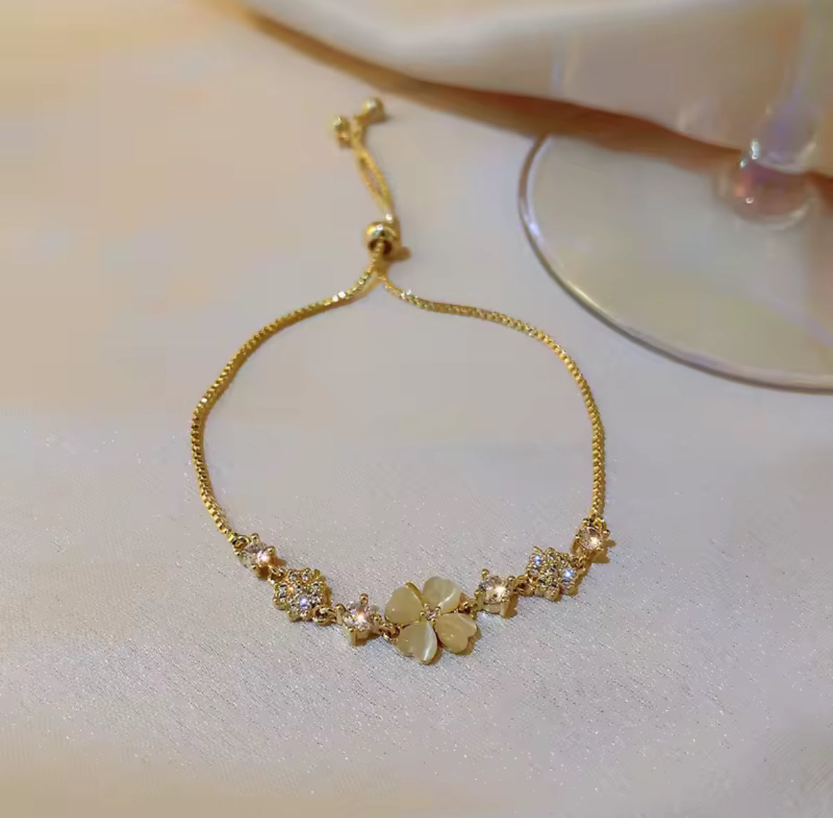 Kyra Flower Bracelet